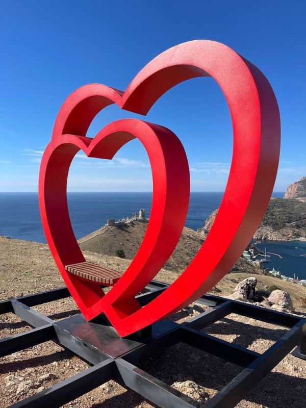 «Сердца» весом в 1000 кг отвергла Балаклава: в Крыму решают судьбу уникального арт-объекта «Сердца» весом в 1000 кг отвергла Балаклава: в Крыму решают судьбу уникального арт-объекта