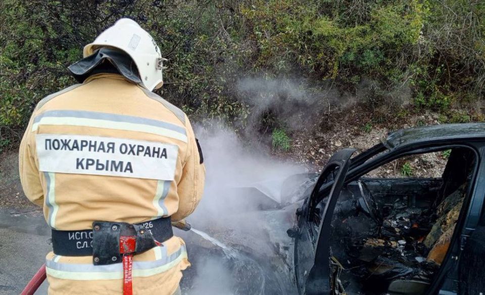 В Бахчисарайском районе сгорела легковушка В Бахчисарайском районе сгорела легковушка
