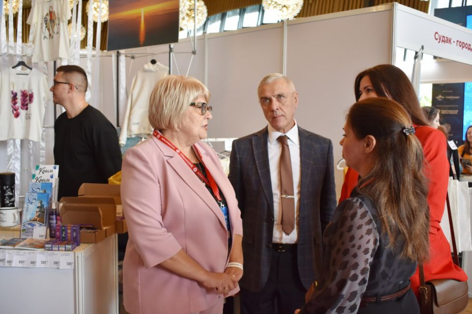 Галина Огнёва: Алушта – солнечный крымский курорт, где история встречается с современностью, а ароматы лаванды и роз наполняют воздух Галина Огнёва: Алушта – солнечный крымский курорт, где история встречается с современностью, а ароматы лаванды и роз наполняют воздух