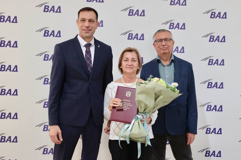 Андрей Козырев поздравил дорожников Крыма с профессиональным праздником Андрей Козырев поздравил дорожников Крыма с профессиональным праздником