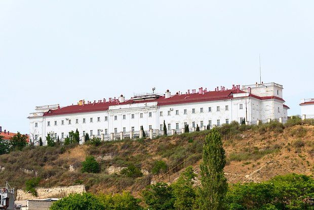 Студенты МГУ в Севастополе заявили о взыскании за лежание под одним одеялом