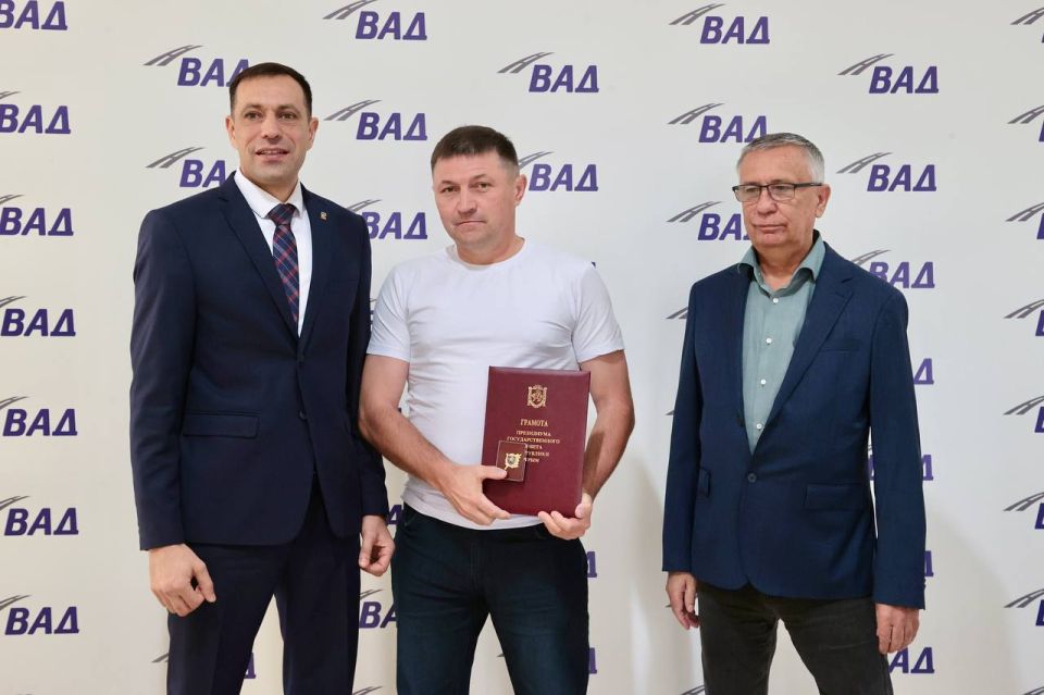 Андрей Козырев поздравил дорожников Крыма с профессиональным праздником Андрей Козырев поздравил дорожников Крыма с профессиональным праздником