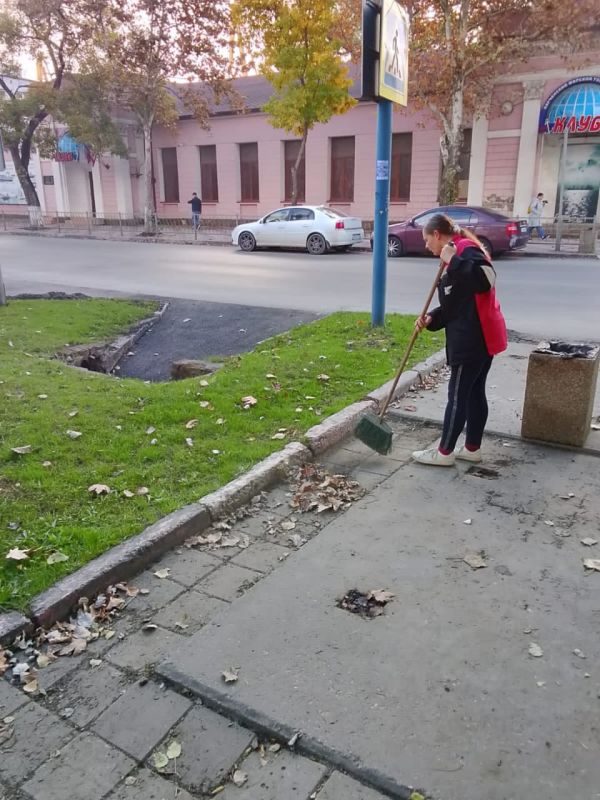 Олег Каторгин: Более 200 дворников ежедневно выходят на улицы нашего города, чтобы сделать его чище для всех жителей Олег Каторгин: Более 200 дворников ежедневно выходят на улицы нашего города, чтобы сделать его чище для всех жителей