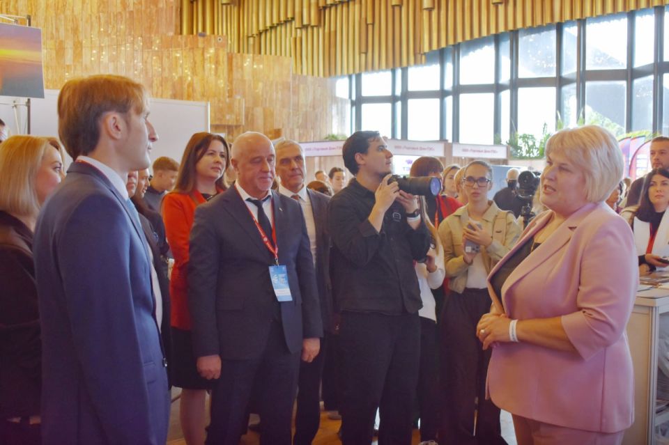 Галина Огнёва: Алушта – солнечный крымский курорт, где история встречается с современностью, а ароматы лаванды и роз наполняют воздух Галина Огнёва: Алушта – солнечный крымский курорт, где история встречается с современностью, а ароматы лаванды и роз наполняют воздух