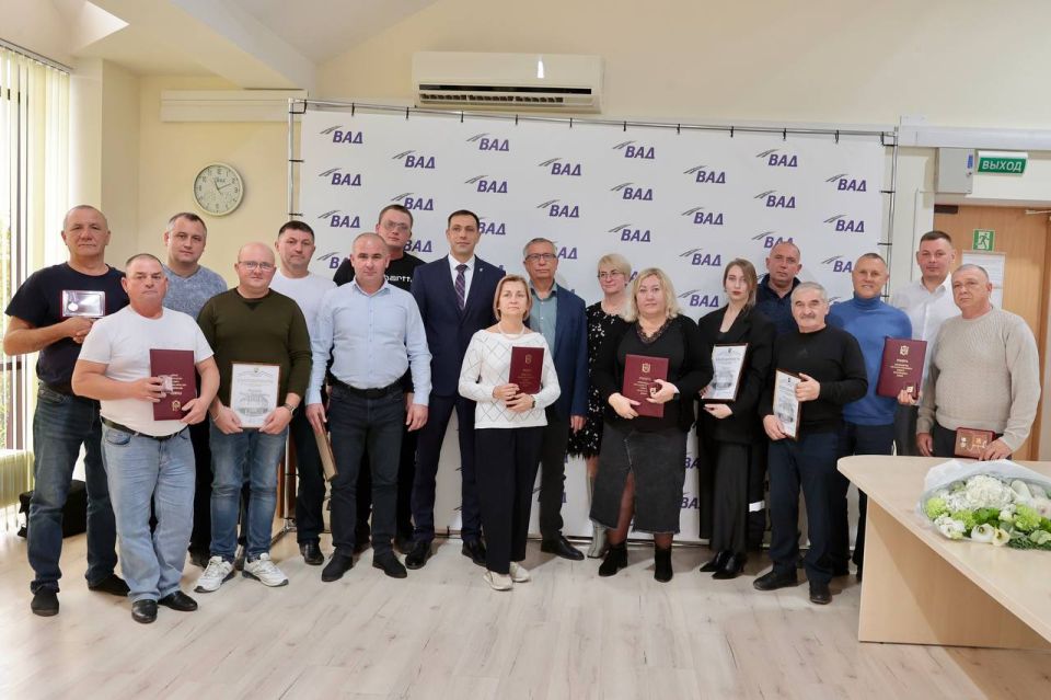 Андрей Козырев поздравил дорожников Крыма с профессиональным праздником Андрей Козырев поздравил дорожников Крыма с профессиональным праздником