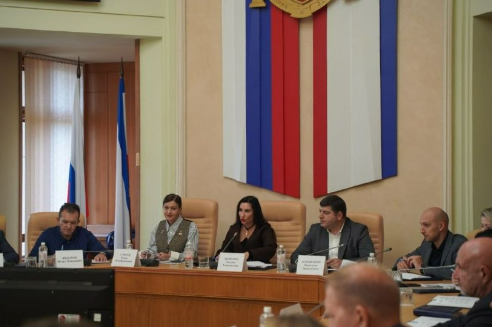 Анушаван Агаджанян выступил с докладом о реализации ценовой политики на заседании комитета Госсовета по промышленности, торговле и предпринимательству