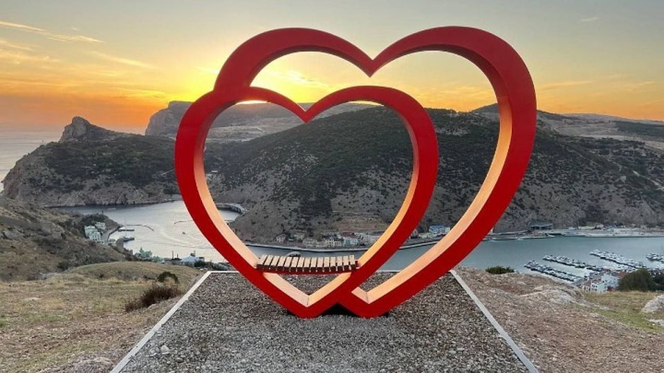 «Сердца» весом в 1000 кг отвергла Балаклава: в Крыму решают судьбу уникального арт-объекта