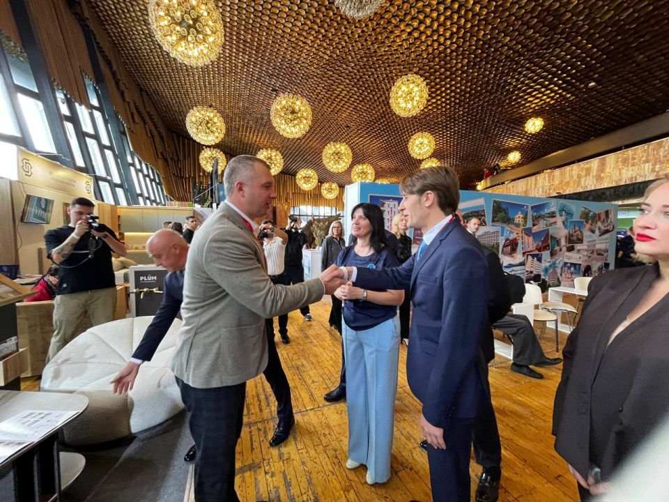 На выставке «ТуристЭкспо. Крым-2025» представлены лучшие практики продвижения отдыха и оздоровления, уникальные предложения от туроператоров и руководителей санаториев, пансионатов и отелей полуострова. Администрации...