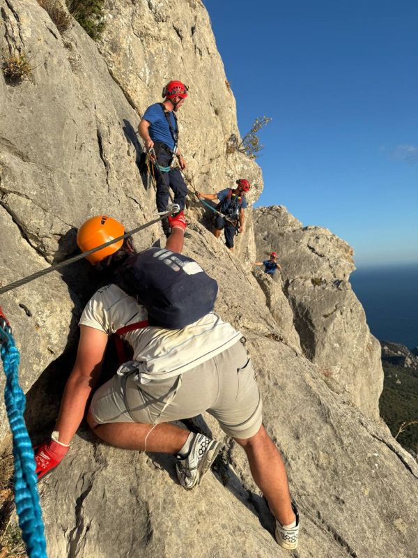 Михаил Развожаев: Безопасный туристический сезон в Севастополе: вдвое меньше происшествий на воде, успешные спасения в горах и оперативное тушение лесных пожаров