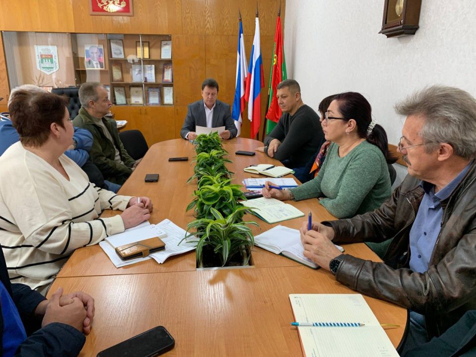 Глава администрации Василий Анатольевич Телиженко провел рабочее совещание с руководителями ресурсоснабжающих предприятий