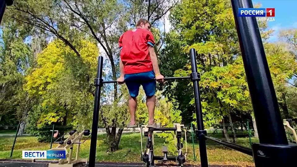 В Крым прибыл музыкант на велосипеде и с баяном