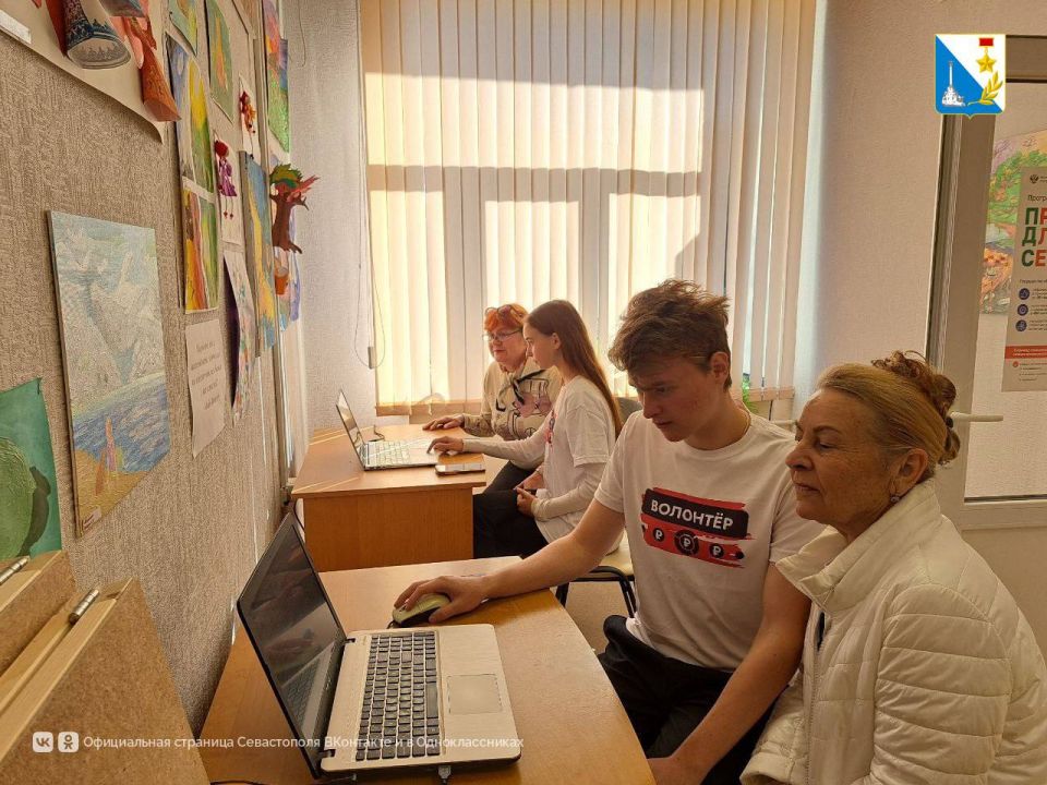 Помогаем старшему поколению освоить технологии