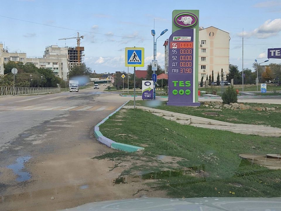 Александр Дудинов: Ситуация с наличием топлива на автозаправках в Черноморском по состоянию на 15:00, 16 октября