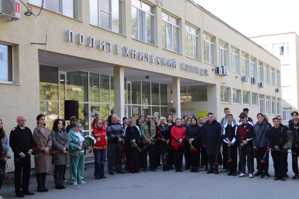 Олег Каторгин: Сегодня Керчь скорбит по погибшим в политехническом колледже Олег Каторгин: Сегодня Керчь скорбит по погибшим в политехническом колледже