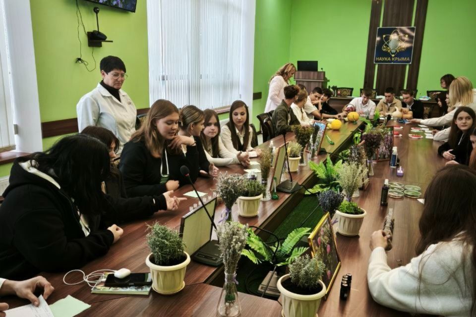 Крымские обучающиеся агроклассов приняли участие в научно-практическом мероприятии «Аграрная наука открывает свои двери»
