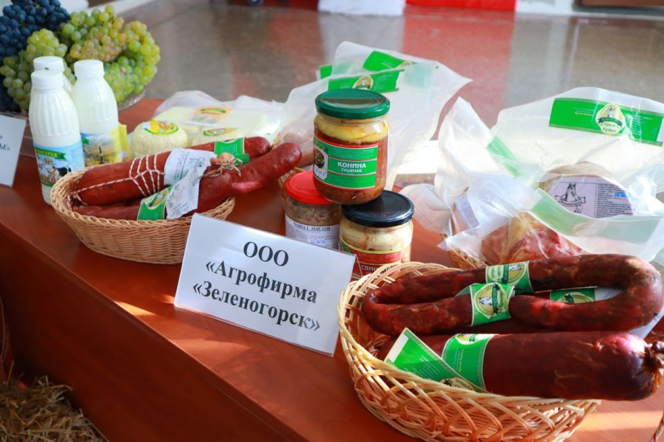 Дмитрий Чумаков: Сегодня в Белогорском районном Доме культуры прошёл фестиваль урожая, приуроченный к Дню работников сельского хозяйства и перерабатывающей промышленности – тёплый и яркий праздник, посвящённый людям, которые... Дмитрий Чумаков: Сегодня в Белогорском районном Доме культуры прошёл фестиваль урожая, приуроченный к Дню работников сельского хозяйства и перерабатывающей промышленности – тёплый и яркий праздник, посвящённый людям, которые...