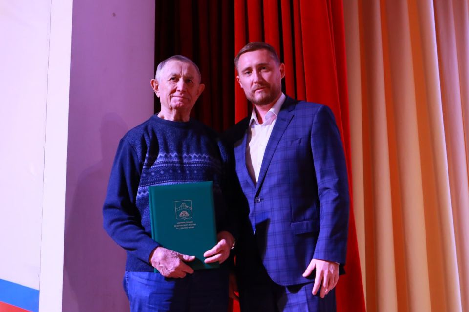 Дмитрий Чумаков: Сегодня в Белогорском районном Доме культуры прошёл фестиваль урожая, приуроченный к Дню работников сельского хозяйства и перерабатывающей промышленности – тёплый и яркий праздник, посвящённый людям, которые... Дмитрий Чумаков: Сегодня в Белогорском районном Доме культуры прошёл фестиваль урожая, приуроченный к Дню работников сельского хозяйства и перерабатывающей промышленности – тёплый и яркий праздник, посвящённый людям, которые...