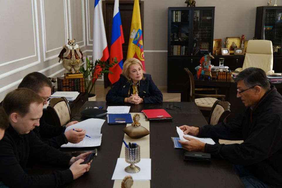 Янина Павленко: Пятничный приём граждан. С коллегами разбираем вопросы, которые уже на контроле администрации, но еще не решены