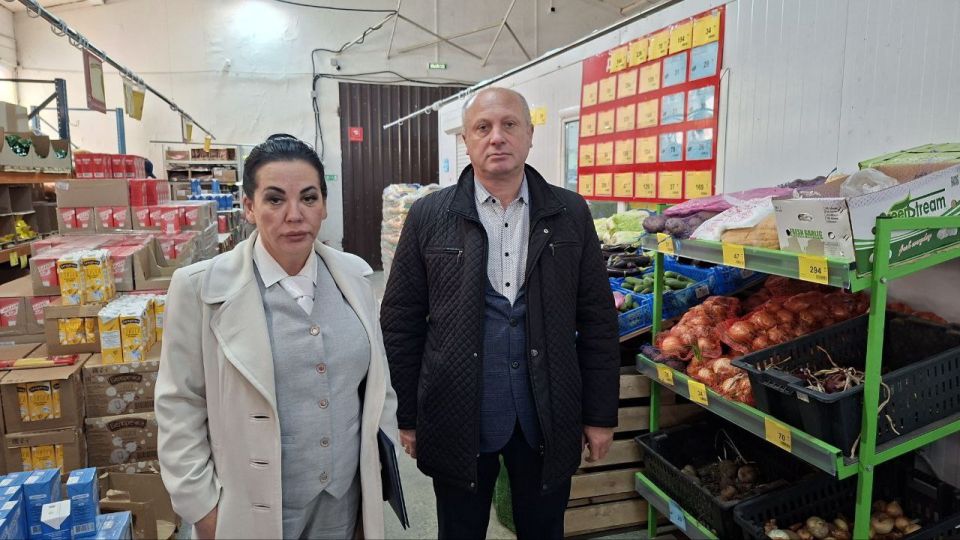 Заместитель министра промышленности и торговли Республики Крым Инесса Федотова проверила работу объектов торговли в Первомайском районе Заместитель министра промышленности и торговли Республики Крым Инесса Федотова проверила работу объектов торговли в Первомайском районе