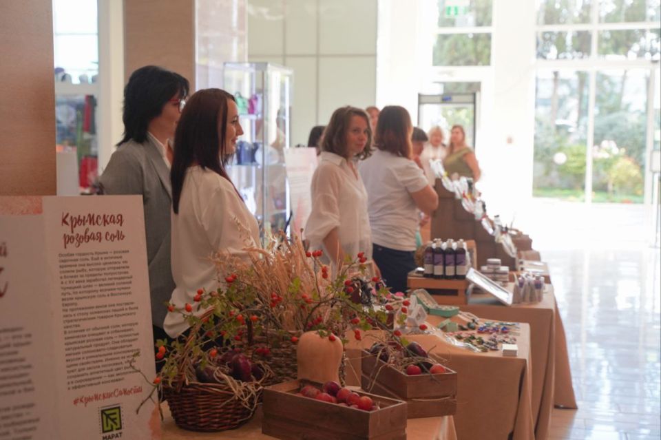 Анушаван Агаджанян представил участникам форума «Мой Бизнес. Время побед» инвестиционные ниши Республики Крым в сфере промышленности Анушаван Агаджанян представил участникам форума «Мой Бизнес. Время побед» инвестиционные ниши Республики Крым в сфере промышленности