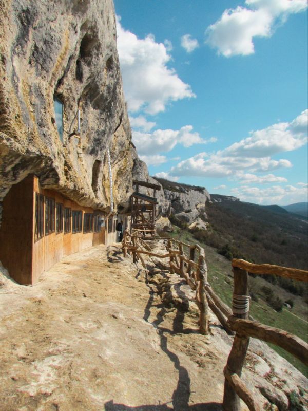 Мария Литовко: Маршрут выходного дня: Пещерные монастыри Шульской долины Мария Литовко: Маршрут выходного дня: Пещерные монастыри Шульской долины