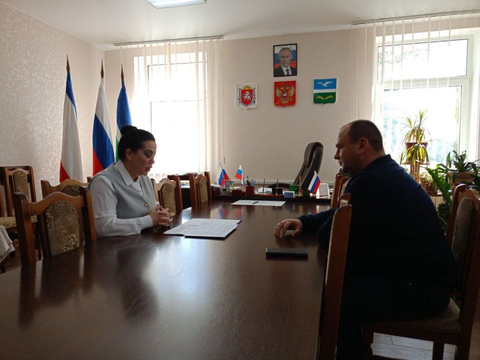 Заместитель министра промышленности и торговли Республики Крым Инесса Федотова проверила работу объектов торговли в Первомайском районе Заместитель министра промышленности и торговли Республики Крым Инесса Федотова проверила работу объектов торговли в Первомайском районе