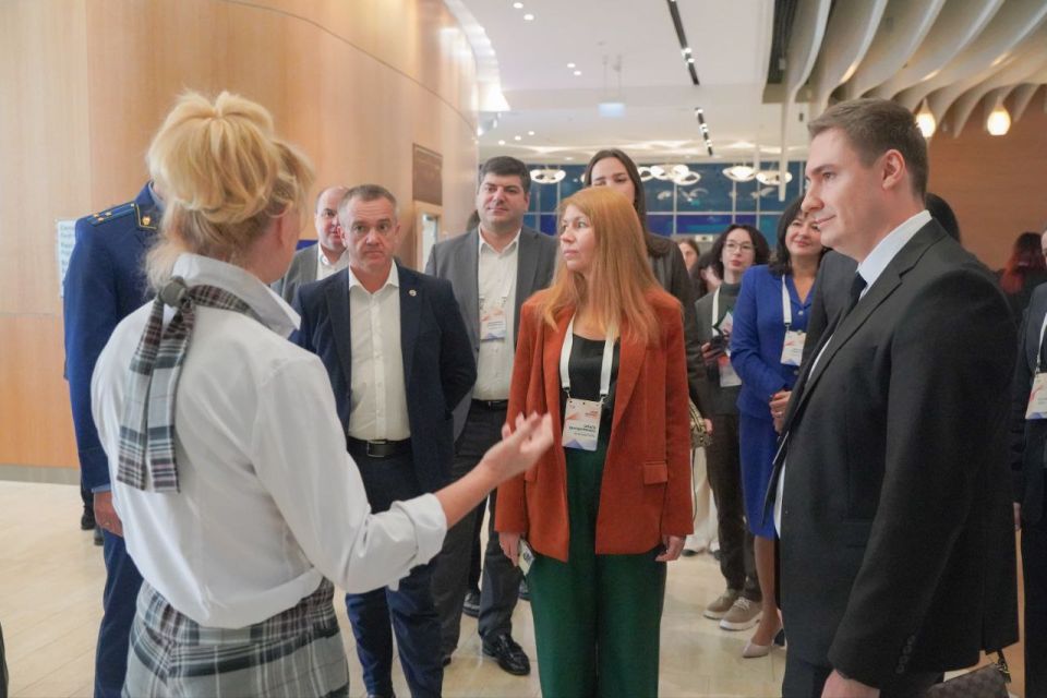 Анушаван Агаджанян представил участникам форума «Мой Бизнес. Время побед» инвестиционные ниши Республики Крым в сфере промышленности Анушаван Агаджанян представил участникам форума «Мой Бизнес. Время побед» инвестиционные ниши Республики Крым в сфере промышленности