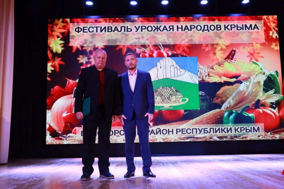 Дмитрий Чумаков: Сегодня в Белогорском районном Доме культуры прошёл фестиваль урожая, приуроченный к Дню работников сельского хозяйства и перерабатывающей промышленности – тёплый и яркий праздник, посвящённый людям, которые...