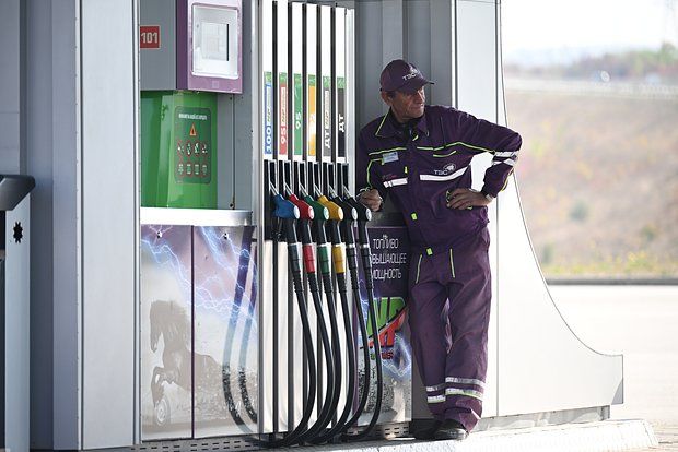 Лимит на продажу бензина в одни руки в Крыму увеличили с 20 до 30 литров