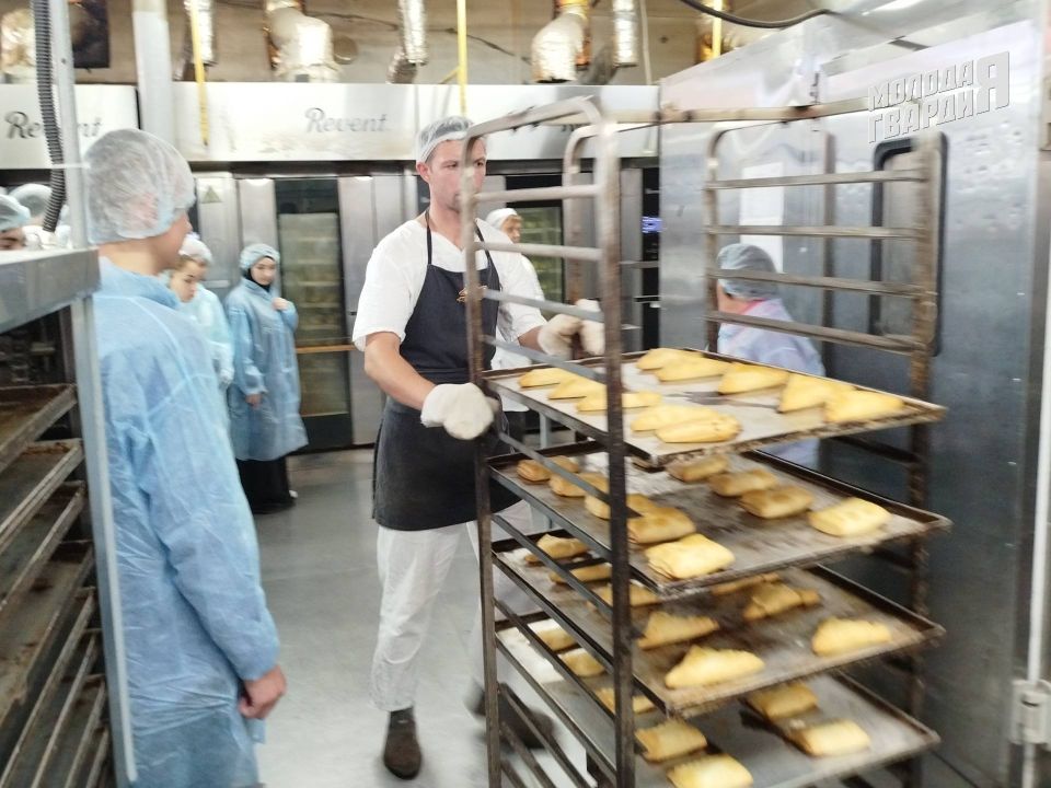 Крымские молодогвардейцы организовали экскурсию на Джанкойский хлебокомбинат Крымские молодогвардейцы организовали экскурсию на Джанкойский хлебокомбинат