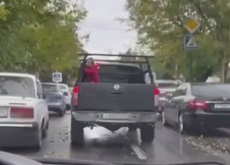 В Севастополе мужчина перевозил 4-летнего сына в кузове пикапа