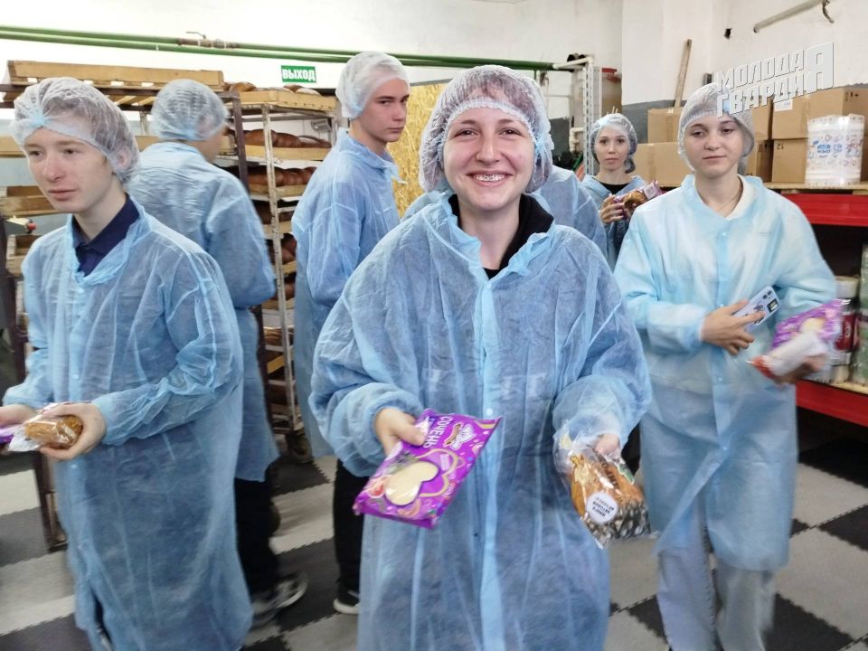 Крымские молодогвардейцы организовали экскурсию на Джанкойский хлебокомбинат Крымские молодогвардейцы организовали экскурсию на Джанкойский хлебокомбинат
