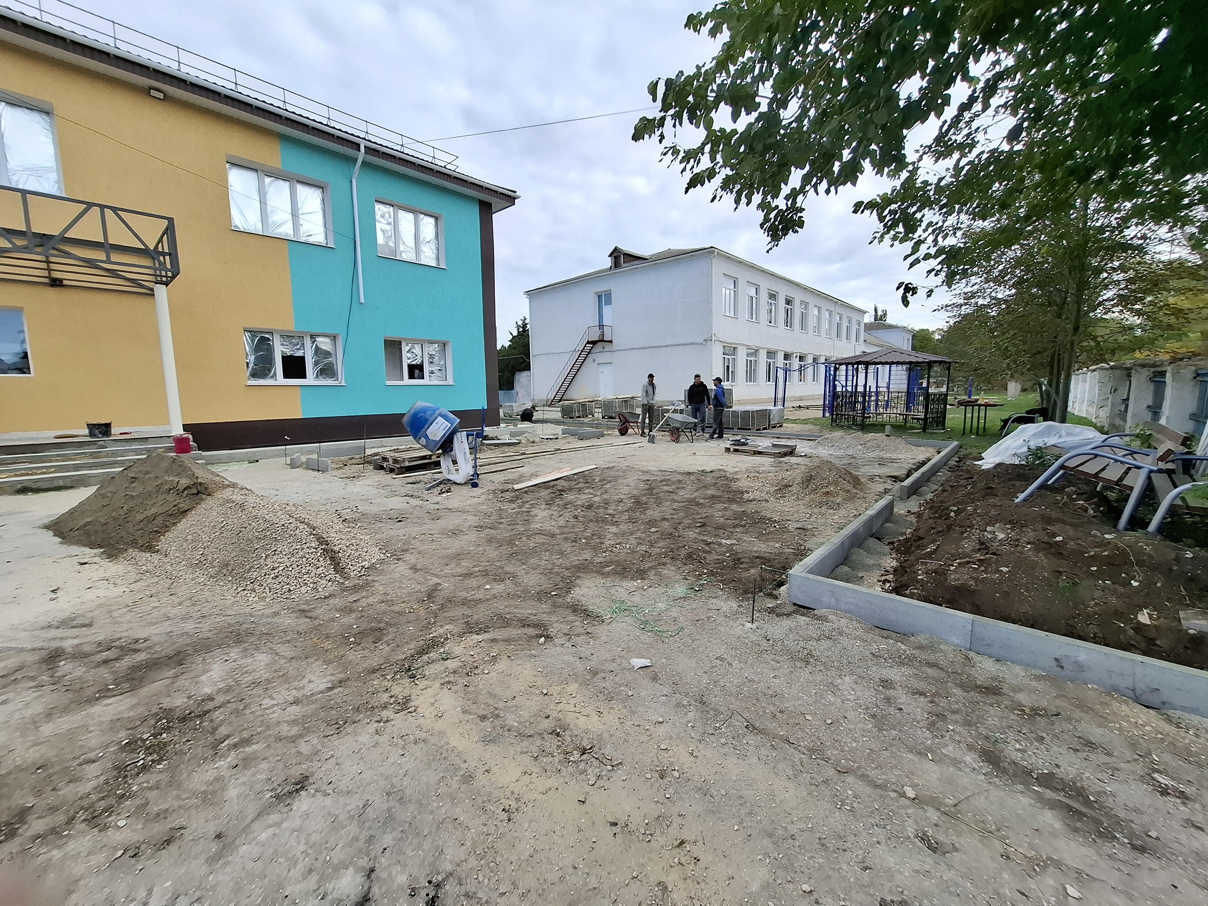 В Советском районе ведется строительство ФОКа и ремонт в Центре детского творчества В Советском районе ведется строительство ФОКа и ремонт в Центре детского творчества