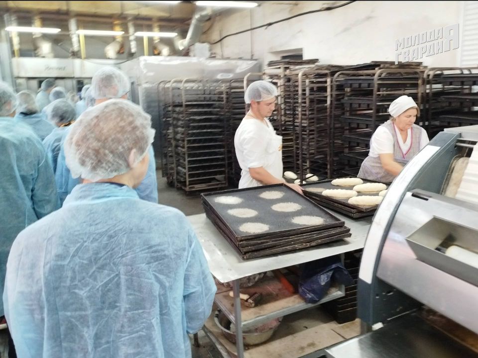 Крымские молодогвардейцы организовали экскурсию на Джанкойский хлебокомбинат Крымские молодогвардейцы организовали экскурсию на Джанкойский хлебокомбинат
