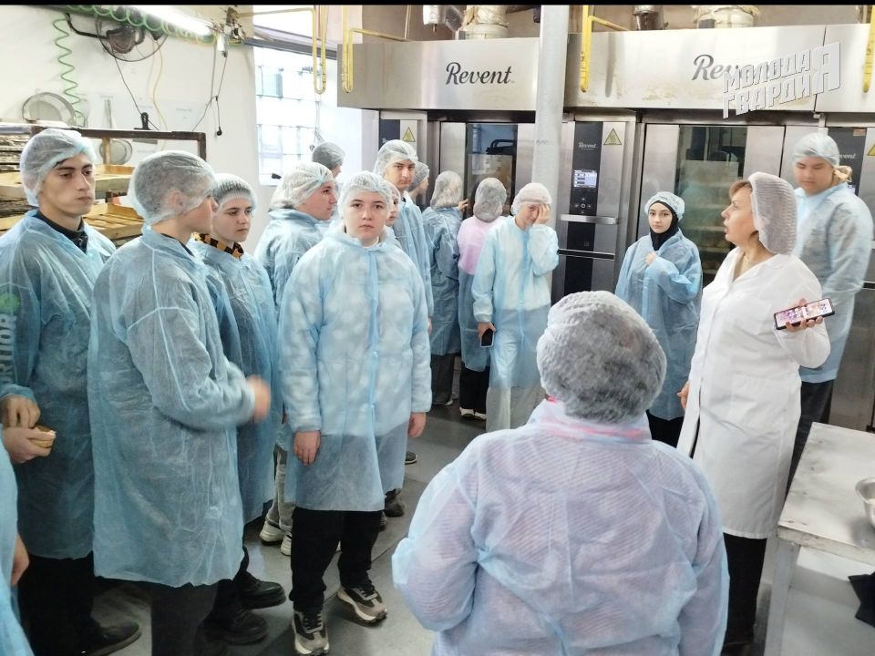 Крымские молодогвардейцы организовали экскурсию на Джанкойский хлебокомбинат Крымские молодогвардейцы организовали экскурсию на Джанкойский хлебокомбинат