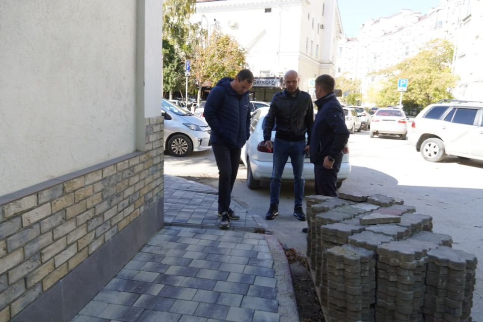 Олег Каторгин: Проверил ход благоустройства ул. Козлова. На участке от ул. Советской до ул. Карла Маркса завершена укладка плитки Олег Каторгин: Проверил ход благоустройства ул. Козлова. На участке от ул. Советской до ул. Карла Маркса завершена укладка плитки