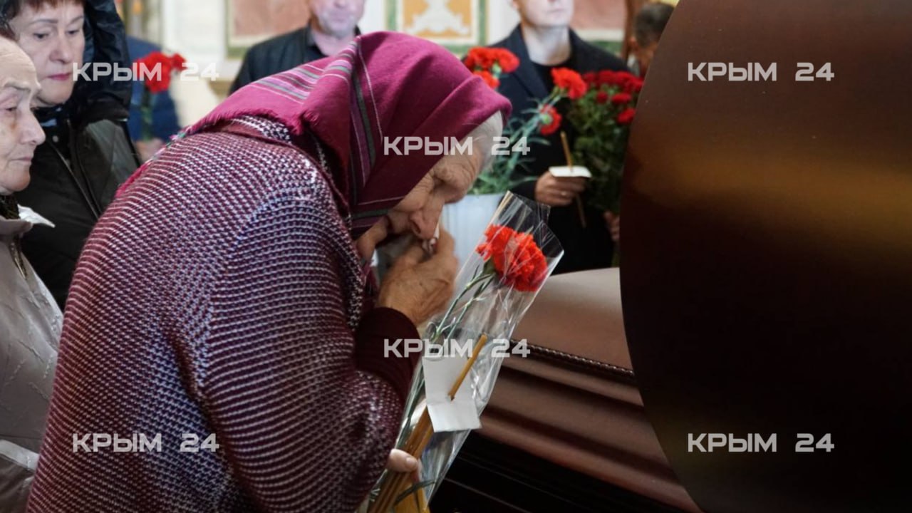 В Симферополе простились с бывшим главой парламента Леонидом Грачом В Симферополе простились с бывшим главой парламента Леонидом Грачом