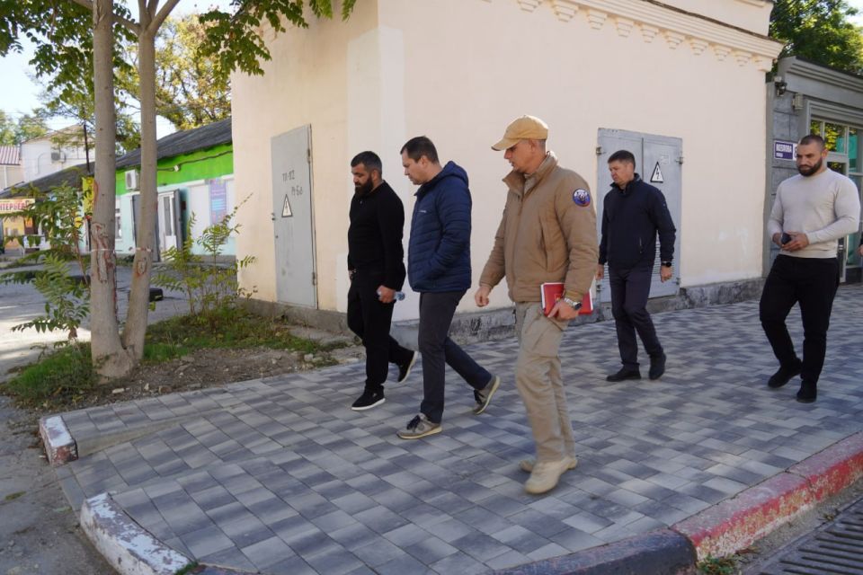 Олег Каторгин: Проверил ход благоустройства ул. Козлова. На участке от ул. Советской до ул. Карла Маркса завершена укладка плитки Олег Каторгин: Проверил ход благоустройства ул. Козлова. На участке от ул. Советской до ул. Карла Маркса завершена укладка плитки