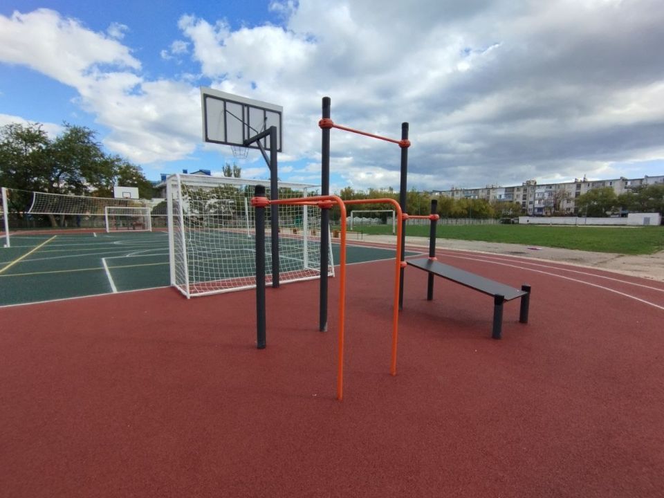 В школах Феодосийского округа обустроены 2 новых спортивных объекта