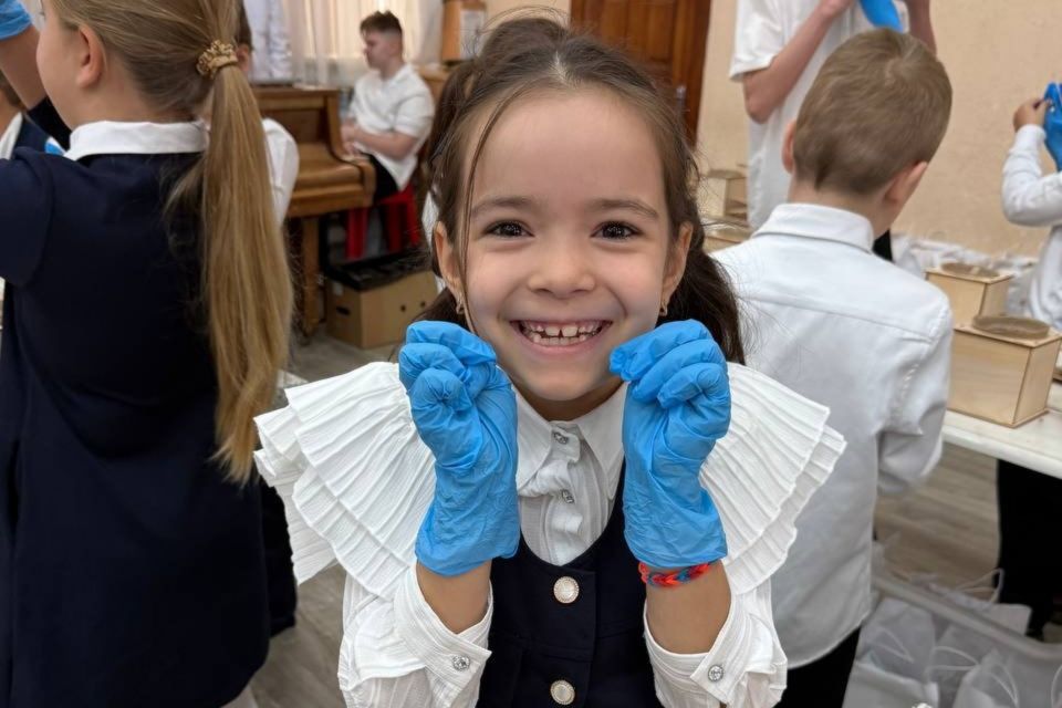 Около 90 симферопольских первоклассников присоединились к акции «Вырасти своё дерево»