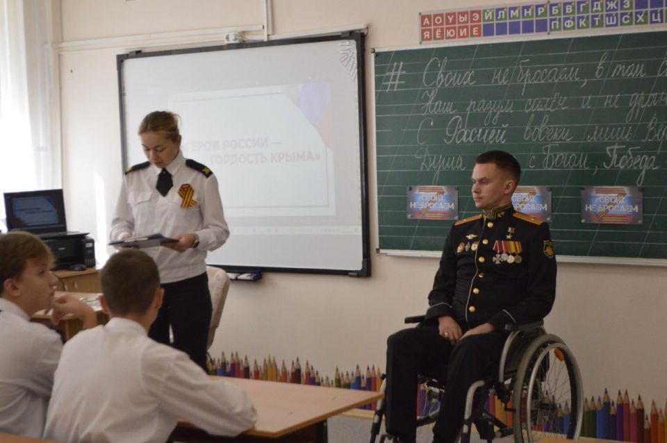 Валентина Лаврик: На базе средней общеобразовательной школы – детского сада № 36 в Симферополе состоялась официальная церемония запуска нового патриотического проекта «Герои России – гордость Крыма»