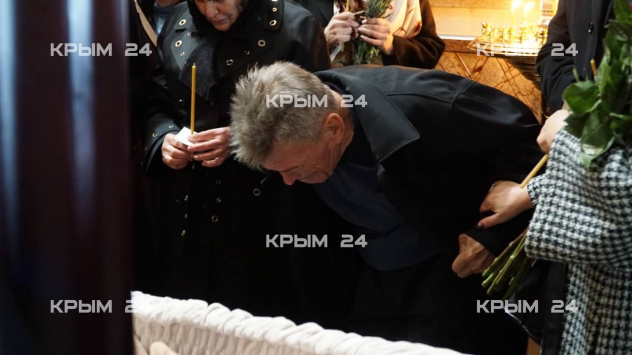 В Симферополе простились с бывшим главой парламента Леонидом Грачом В Симферополе простились с бывшим главой парламента Леонидом Грачом