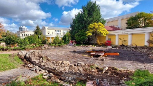В Симферополе начали ремонт сквера Республики