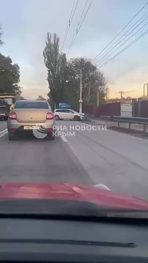 Машина въехала в отбойник возле села Доброе под Симферополем