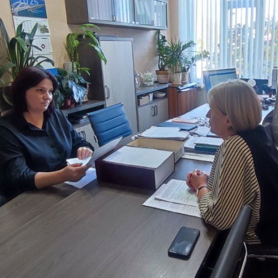 Заместитель министра промышленности и торговли Республики Крым Ирина Фролова обсудила вопросы развития промышленного потенциала региона с заместителем главы - начальником финансового управления администрации города Джанкоя...