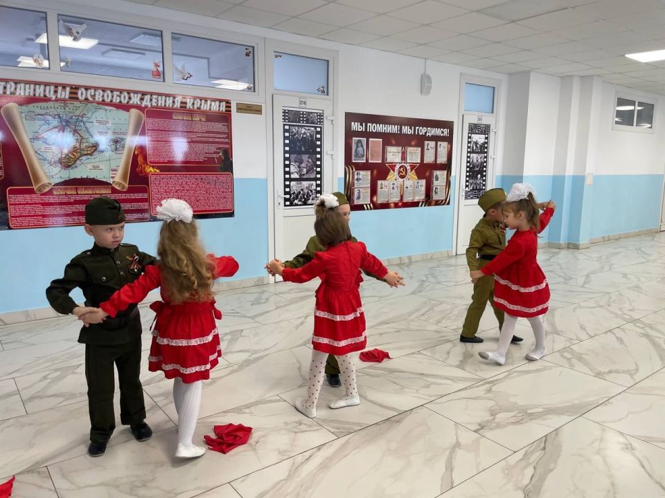 Первый заместитель главы администрации Бахчисарайского района Энвер Аблаев принял участие в торжественном открытии историко-этнографического музея «Наследие поколений» МБОУ «Маловидненская средняя общеобразовательная школа... Первый заместитель главы администрации Бахчисарайского района Энвер Аблаев принял участие в торжественном открытии историко-этнографического музея «Наследие поколений» МБОУ «Маловидненская средняя общеобразовательная школа...