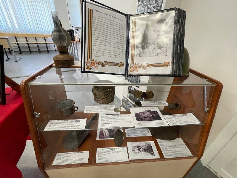 Первый заместитель главы администрации Бахчисарайского района Энвер Аблаев принял участие в торжественном открытии историко-этнографического музея «Наследие поколений» МБОУ «Маловидненская средняя общеобразовательная школа... Первый заместитель главы администрации Бахчисарайского района Энвер Аблаев принял участие в торжественном открытии историко-этнографического музея «Наследие поколений» МБОУ «Маловидненская средняя общеобразовательная школа...