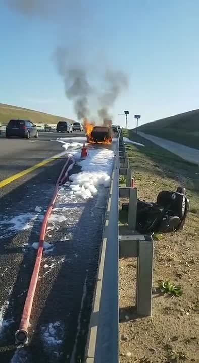 Горевшую машину на трассе "Таврида" потушили