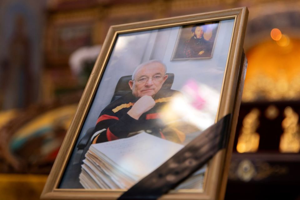 Сергей Аксёнов: Сегодня простились с главным редактором газеты «Крымская правда», политиком и общественным деятелем, заслуженным журналистом Российской Федерации Михаилом Алексеевичем Бахаревым