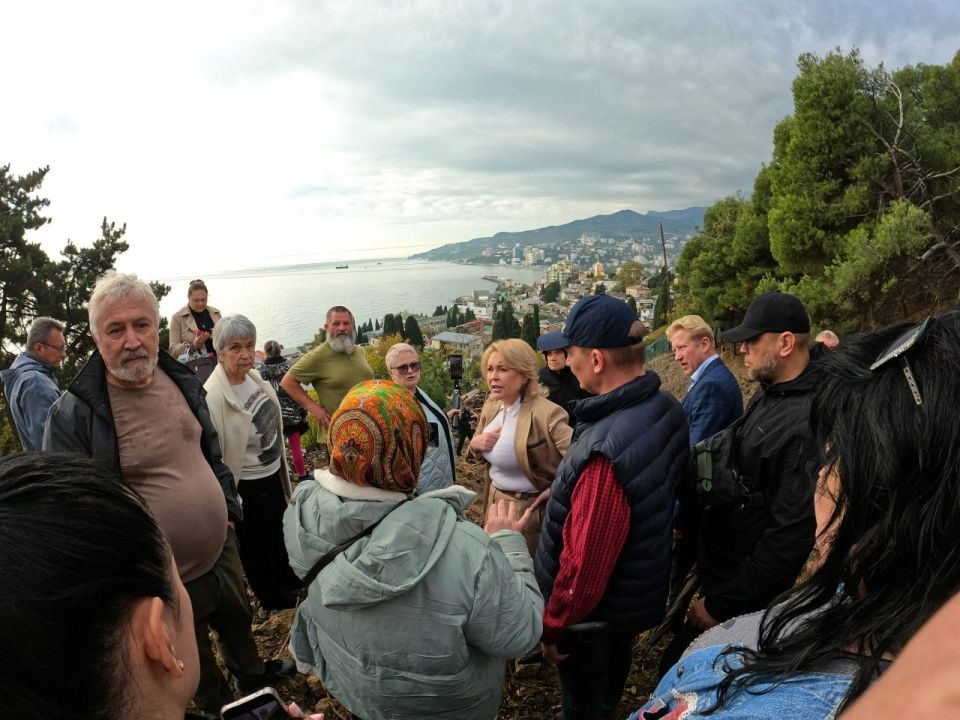 Янина Павленко: Большой комиссионный выезд на Поликуровскую по жалобам ялтинцев на активизацию работ на частном участке